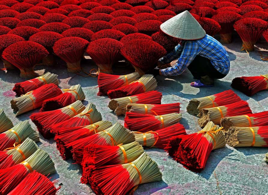 1 Day/Half Day Hanoi City Tour With Limousine Bus & Lunch - The guides and what they add
