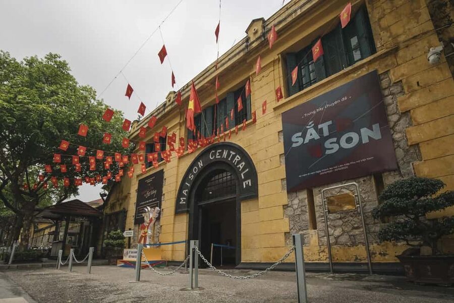 1 Day/Half Day Hanoi City Tour With Limousine Bus & Lunch - Train Street, lunch, and the main photo opportunity