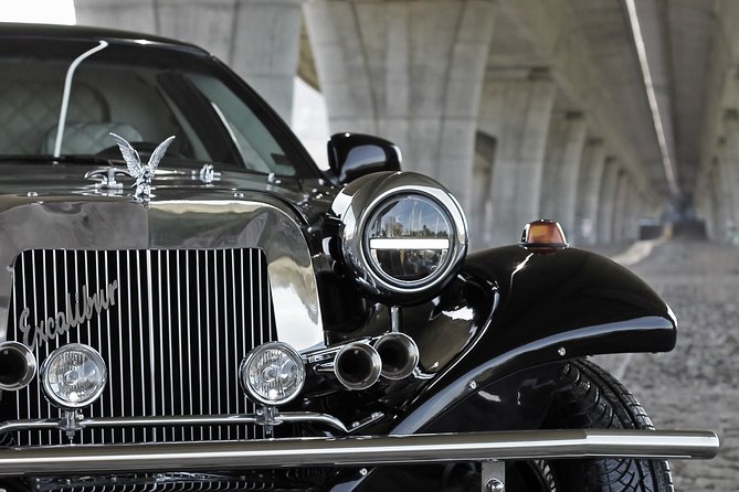 1 hour ride in vintage limousine - A Flexible Way To See Central Prague