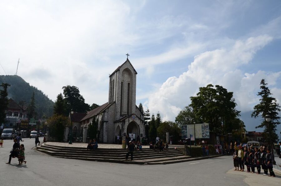 2 Day-2 Night Sapa Trekking: Overnight Train &Limousine Bus - One night in central Sapa