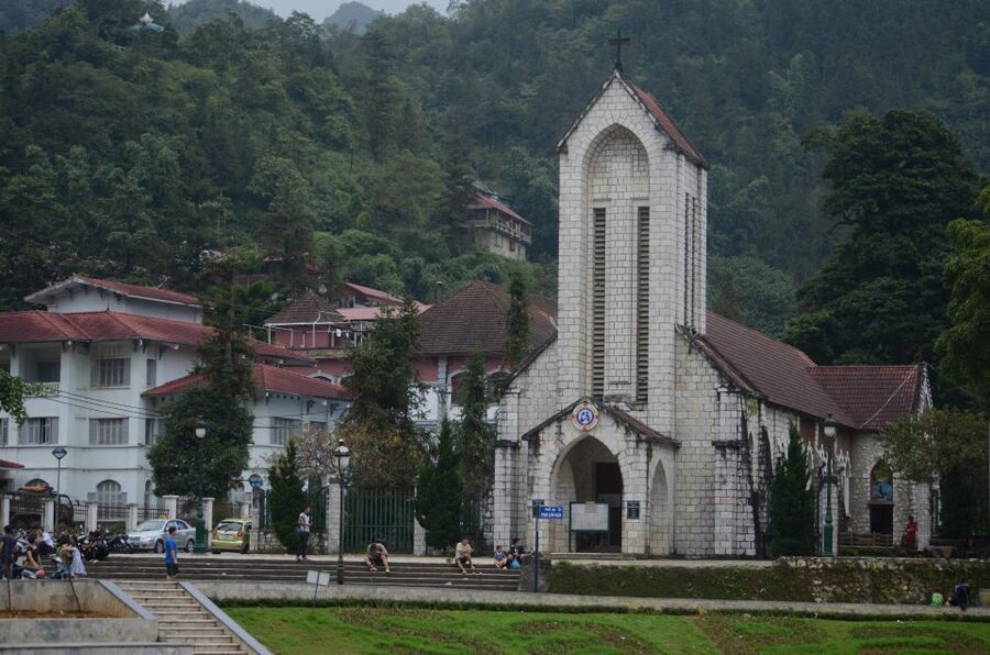 2 Day-2 Night Sapa Trekking: Overnight Train &Limousine Bus - A free morning, or the optional Fansipan cable car