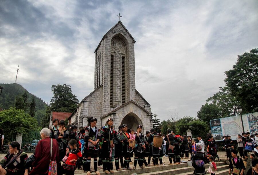 2-Day Sa Pa Ethnic Homestay Tour & Trek with Limousine Bus - Guides make the difference