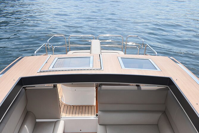 7-11 Guests Luxury Limousine Boat Private Tour of Lake Como - What the guides add to the ride