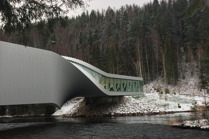 7 hours Private Limousine tour combined Oslo & Tyrifjord including "The Twist" - Key points at a glance