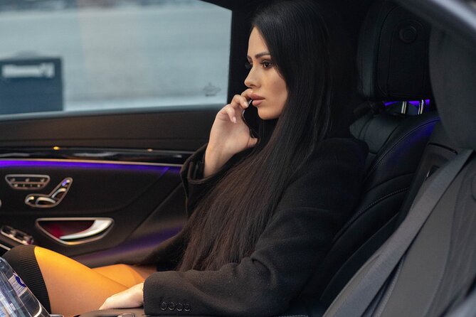Airport Limousine Transfer: Stockholm City to Arlanda Airport 1-7 Passengers - A calm final ride from Stockholm to Arlanda