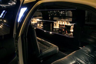 Airport luxury arrival ride by SUV, Sedan, Minibus or Limousine