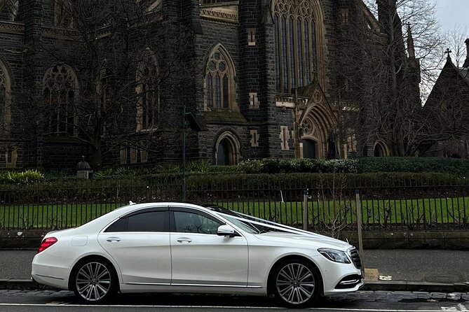 Airport Transfers - Chauffeur Car & Limo Services of Melbourne - Punctuality, communication, and practical help