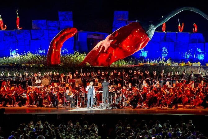Andrea Bocelli concert LAJATICO Limousine Service from Florence - Waiting through the full performance