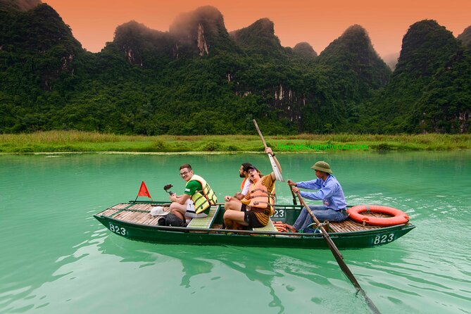 Bai Dinh pagoda - Trang An 1 day with Limousine bus - Trang An by boat, through caves and limestone scenery