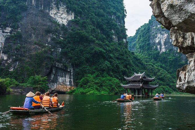 Bai Dinh Pagoda, Trang An boat and Mua Cave Limousine from Hanoi - Lunch With Local Vietnamese Dishes