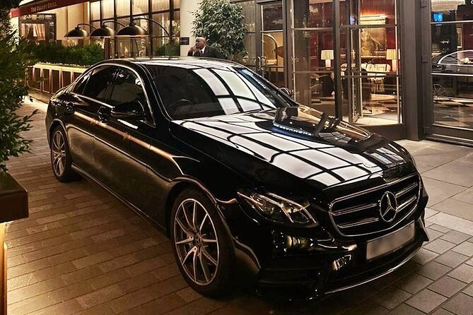 Chauffeur Limo Service From Heathrow Airport to London any Hotels - Meeting your chauffeur inside Heathrow