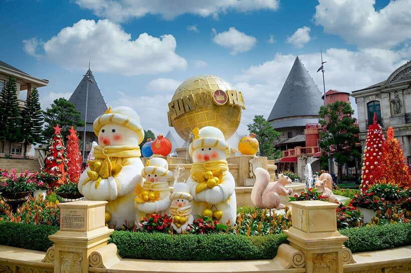 Da Nang: Ba Na Hills and Golden Bridge Limousine Tour - The 80-dish buffet lunch