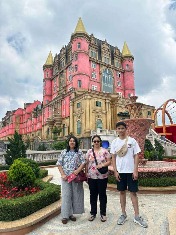Da Nang: Ba Na Hills and Golden Bridge Limousine Tour - Practical comfort and access notes