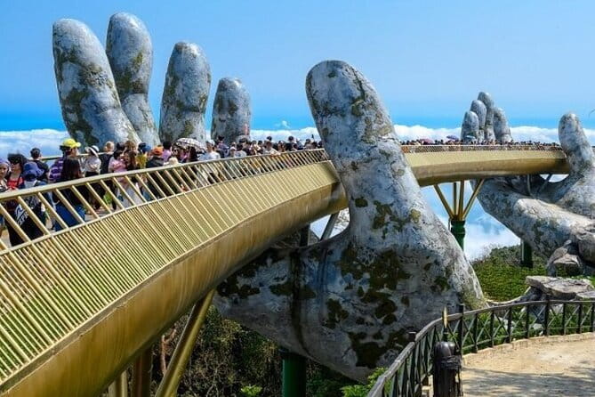 Da Nang - Hue: Daily Limousine Bus - The Hue to Da Nang direction
