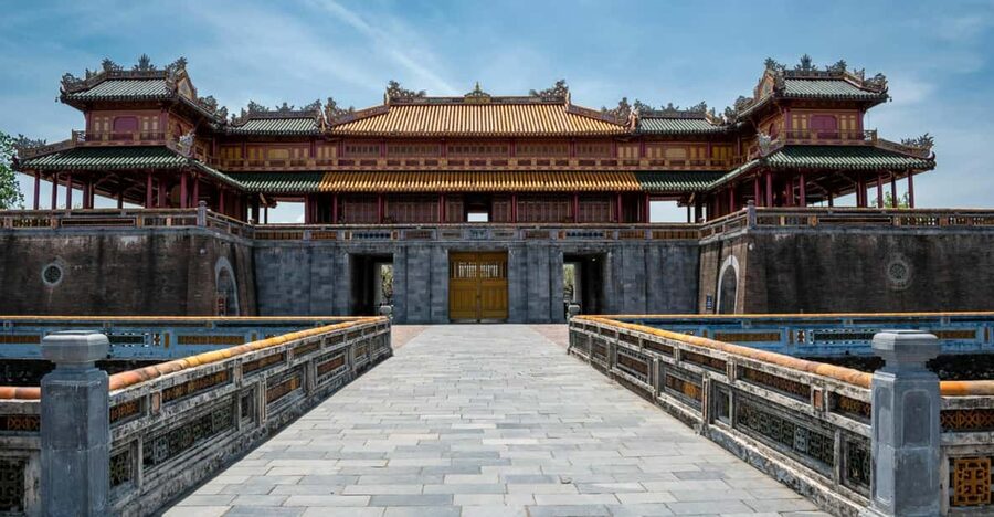Da Nang: One-Day Hue Discovery with Luxury Private Limousine - Hai Van Pass: a scenic break, not a full stopover