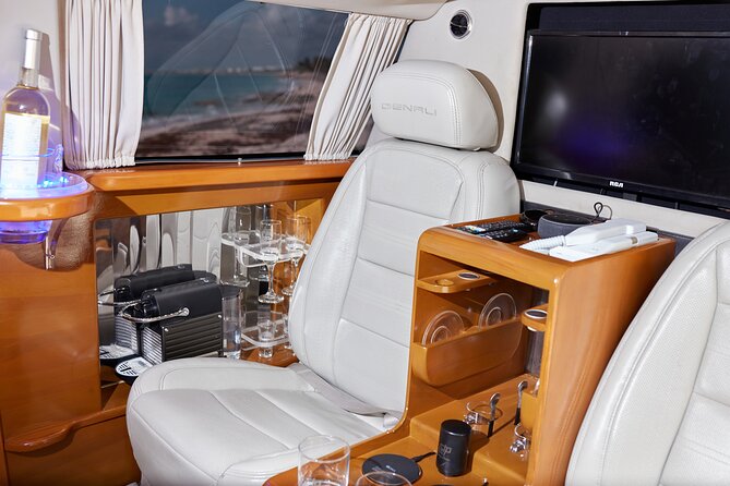 Deluxe GMC Limousine from Cancun Airport to Puerto Morelos - Practical advice before you book