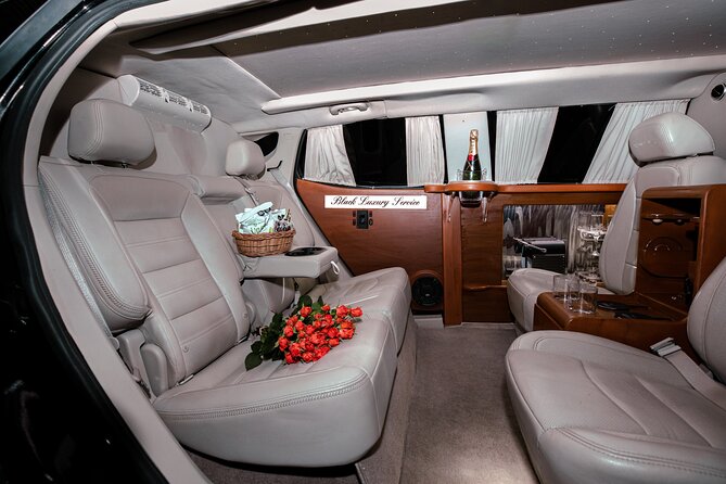Deluxe GMC Limousine from CUN Airport to Cancun Hotel Zone - A polished start to your Cancun stay