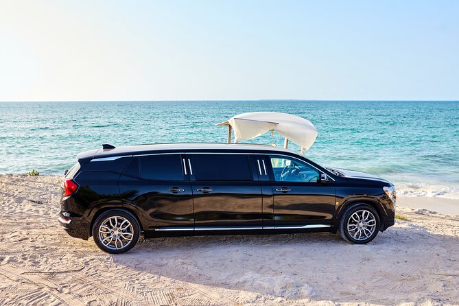 Deluxe GMC Limousine from CUN Airport to Cancun Hotel Zone - Drivers who make the short ride personal