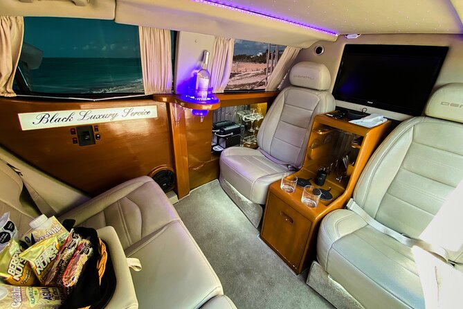 Deluxe Limousine GMC from Cancun Airport - What this Cancun airport limousine actually is