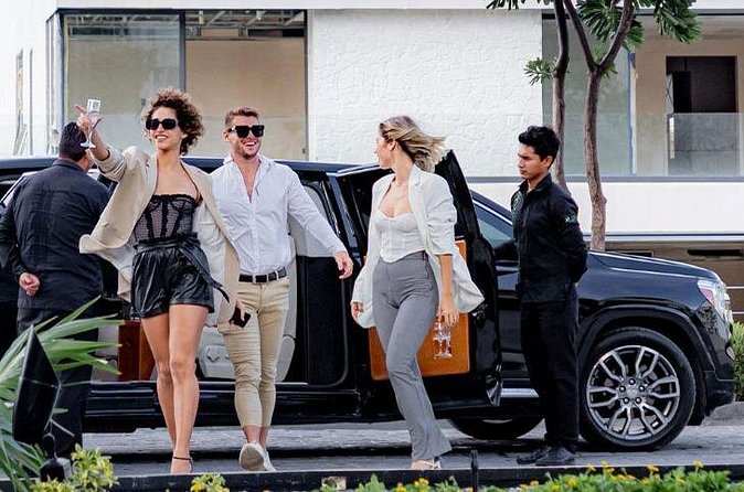 Deluxe Limousine GMC from Cancun Airport - Drinks, coffee, and the onboard extras
