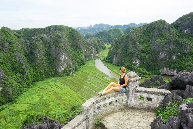 Deluxe & Small Group Hoa Lu Tam Coc Mua Cave Full Day Tour - Limousine Transfer - Lunch comes before the Tam Coc boat ride