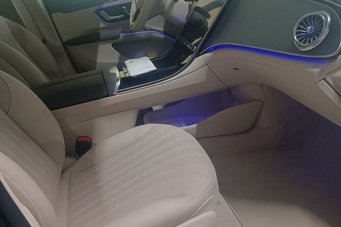 Exclusive green transfer - Arriving at Vienna Airport with a private driver