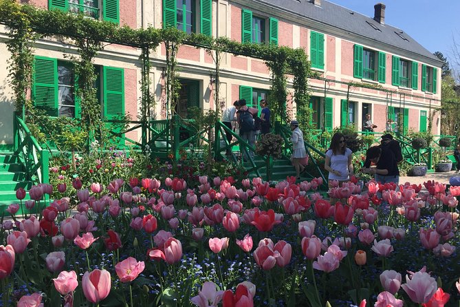 Excursion CHATEAU DE VERSAILLES and GIVERNY in Limousine from Paris - Giverny: Monet’s House and the Clos Normand