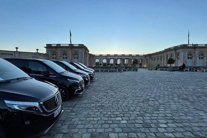 Excursion CHATEAU DE VERSAILLES and GIVERNY in Limousine from Paris - Versailles: Three Hours Among Royal Apartments