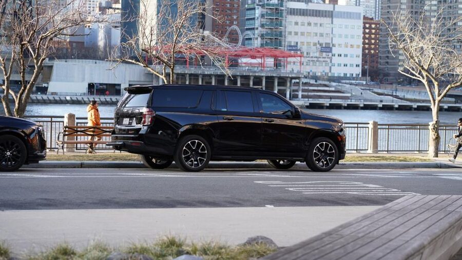 Express Limo Inc. - What the chauffeur adds to the ride