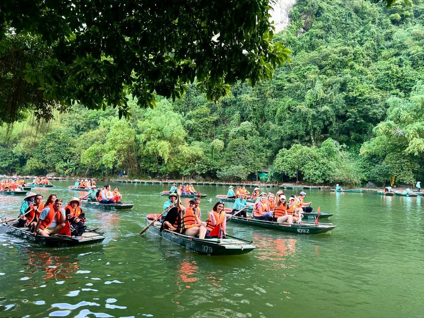 Friendly Travel: Hoa Lư/ Trang An/ Mua Cave - Limousine Car - Local lunch with goat meat and burnt rice