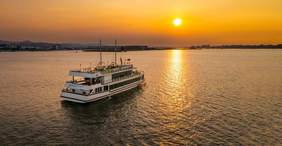 From Hanoi: 1-Day Halong 5-Star Cruise w/Jacuzzi & Limousine - The key details at a glance