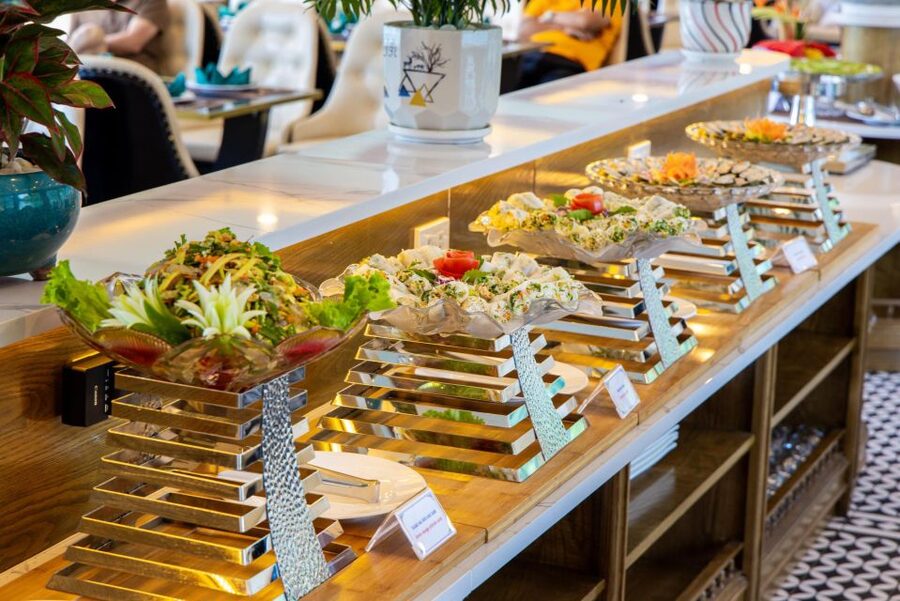 From Hanoi: 1-Day Halong 5-Star Cruise w/Jacuzzi & Limousine - Buffet lunch and the first views