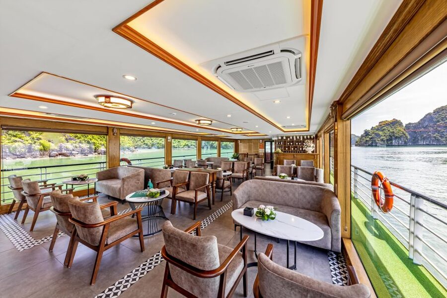 From Hanoi: 1-Day Halong 5-Star Cruise w/Jacuzzi & Limousine - The limousine ride from Hanoi