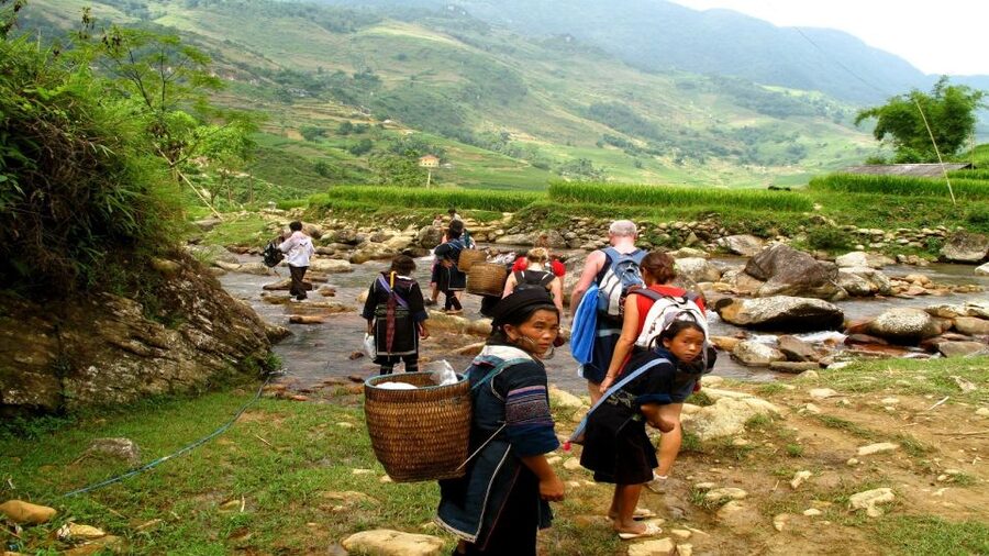 From Hanoi: 2-Day Overnight Sapa Tour by Limousine - The 9-kilometer route through Muong Hoa Valley