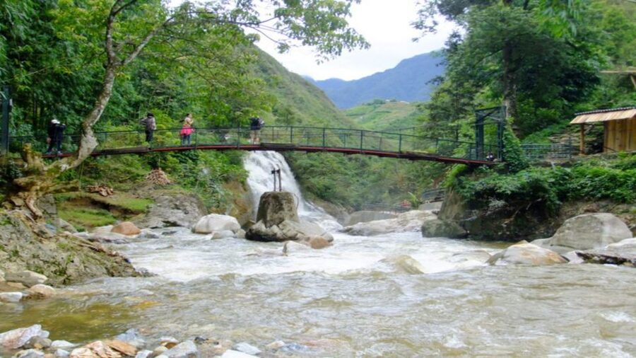 From Hanoi: 2-Day Overnight Sapa Tour by Limousine - Food, weather, and what to pack