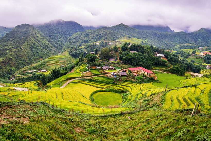 From Hanoi: 2-Day Sapa Trek Tour - Luxury Limousine Transfer - The long ride from Hanoi to the mountains