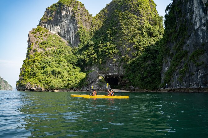From Hanoi: 2D1N Ha Long Bay Deluxe Cruise with Bus Limousine - Dinner and onboard activities after dark