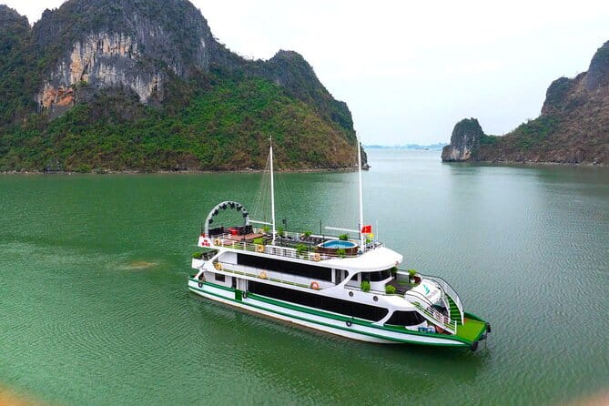 From Hanoi: Best Halong 5-Star Day Cruise, Buffet Lunch,Limousine - The five details that shape the day