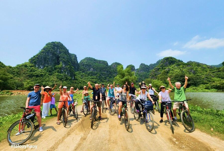 From Hanoi: Hoa Lu-Trang An-Mua Cave Luxury Trip w/Limousine - What the $48 price really covers
