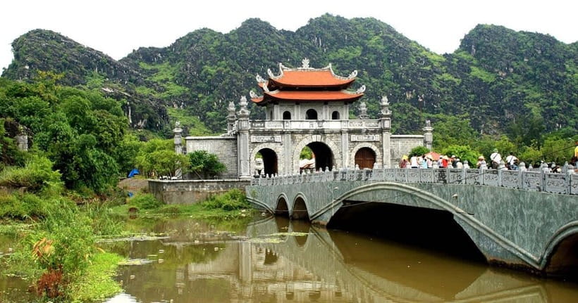 From Hanoi : Ninh Binh Day Trip by Limousine with Lunch - Mua Cave and the almost 500-step climb