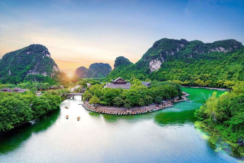 From Hanoi: Ninh Binh, Hoa Lu, Tam Coc, & Mua Cave Day-Trip - Tam Coc by bamboo boat