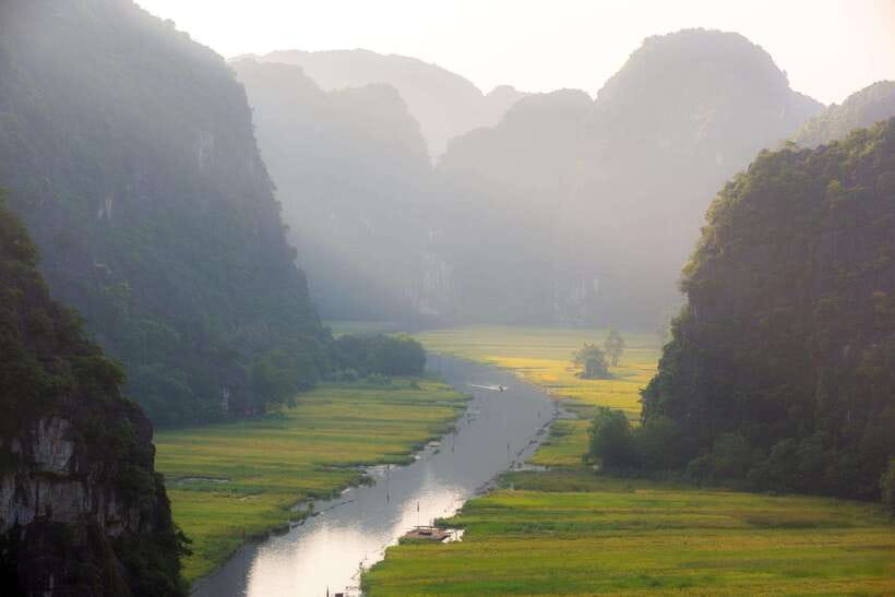 From Hanoi: Ninh Binh, Hoa Lu, Tam Coc, & Mua Cave Day-Trip - Mua Cave and the 500-step climb