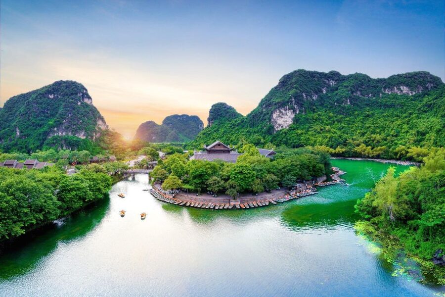 From Hanoi: Ninh Binh, Hoa Lu, Tam Coc, & Mua Cave Day-Trip - Timing, group size, and the return to Hanoi