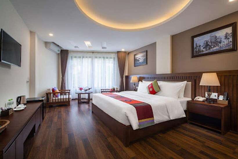 From Hanoi: Premium 2-Day Sapa Adventure with DCAR Limousine - Food, guides, and daily organization