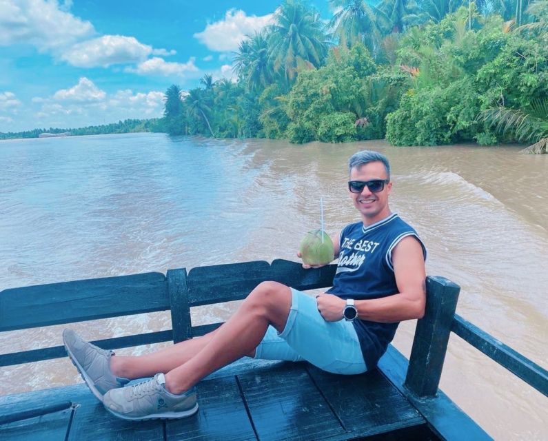 From Ho Chi Minh City: Mekong Delta VIP Tour by Limousine - Vinh Trang Pagoda: A Quiet Cultural Start