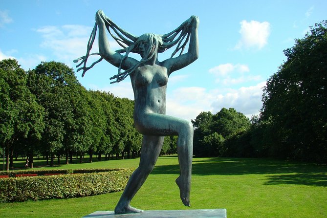 Full 7 hours-day Private Oslo "Stroll and Roll" by Norway Exclusive Limousines - Ekebergparken: sculpture with a city view