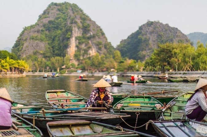 Full Day Hoa Lu Tam Coc Excursion from Hanoi by Limousine - Lunch before the Tam Coc boat ride