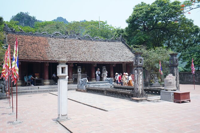 Full Day Hoa Lu/Tam Coc/ Mua Cave Tour by Limousine Bus - Tam Coc by bamboo boat
