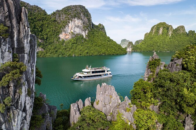 Halong bay Luxur Cruise Day trip: Buffet lunch & Limousine bus - Arriving at Tuan Chau Harbor around noon