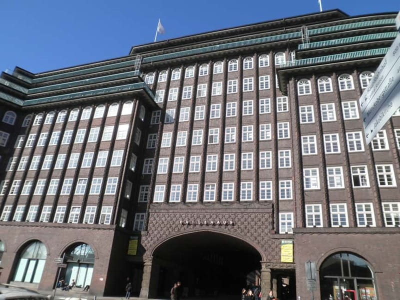 Hamburg: Exclusive Tour by Limousine with Chauffeur - Key points at a glance